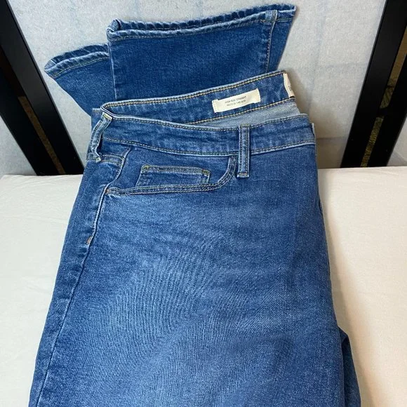 Universal Thread High Rise Straight Fitted Denim Jeans Medium Wash Blue NWT - Picture 5 of 10
